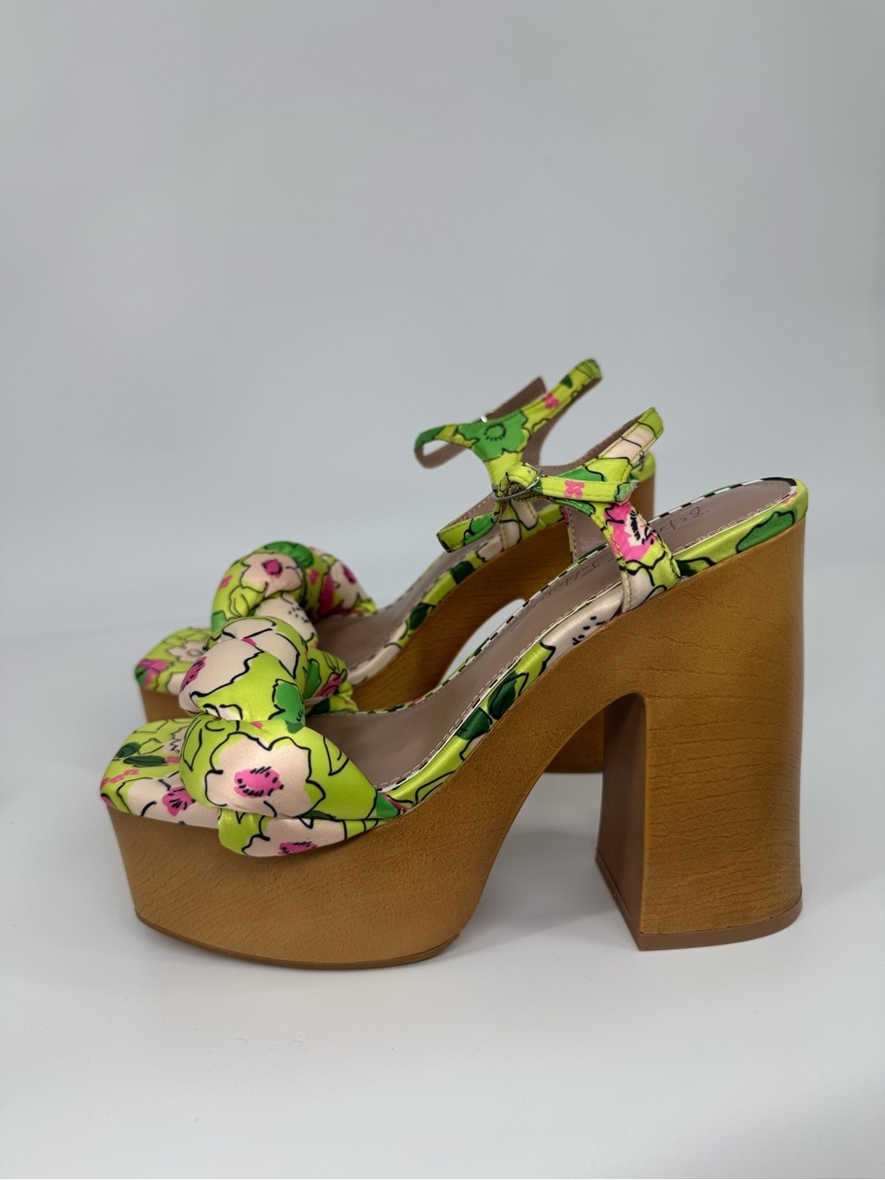 Betsey Johnson Floral Chunky Platform Bold Heels Dopamine Dressing Size 7.5 - Picture 3 of 6